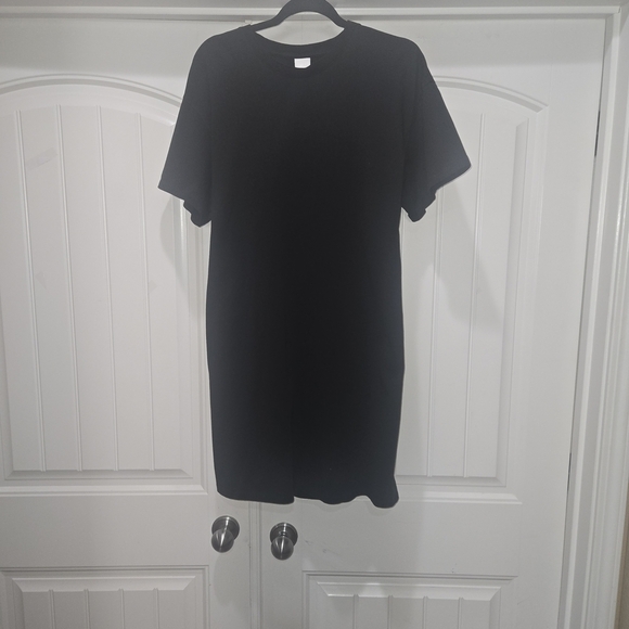 H&M Tops - H&M Women's  Long Black Tee Shirt with Slit Back Size M